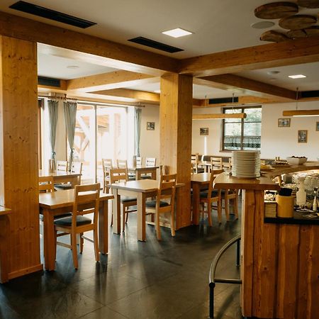 Hotel Kristian Kubova Hut Bagian luar foto