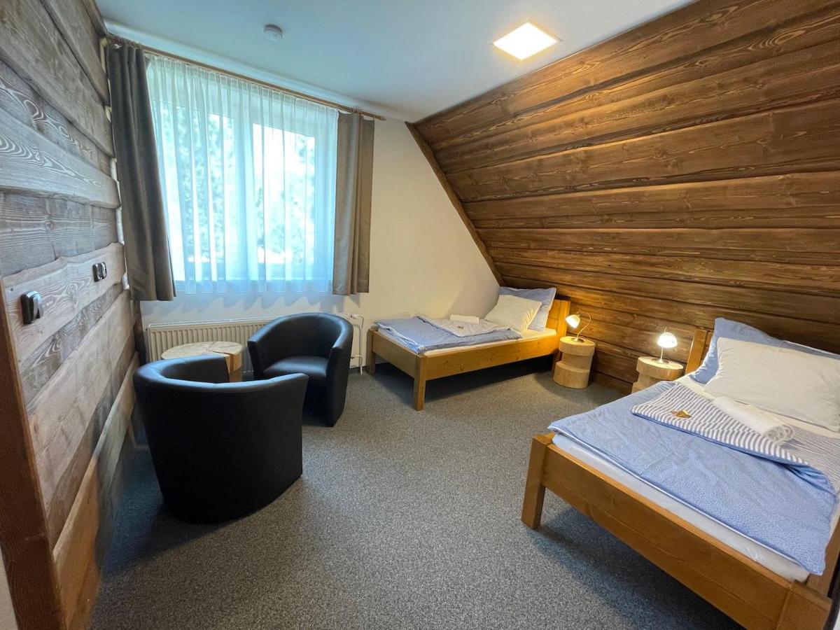 Hotel Kristian Kubova Hut Bagian luar foto