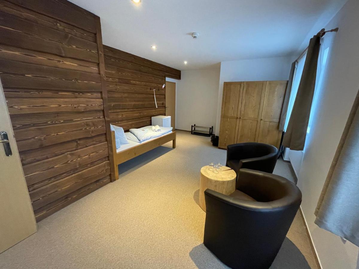 Hotel Kristian Kubova Hut Bagian luar foto