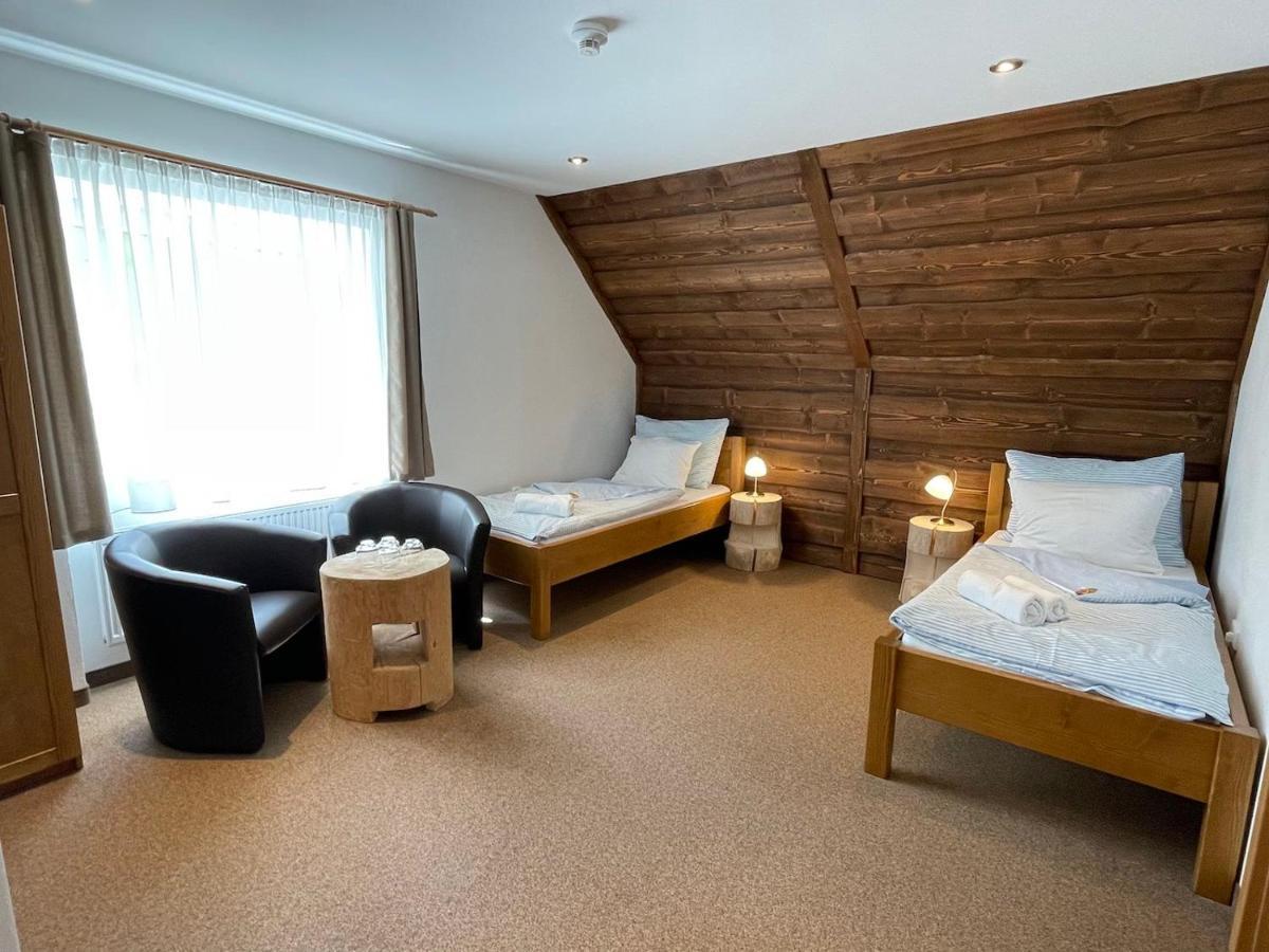 Hotel Kristian Kubova Hut Bagian luar foto