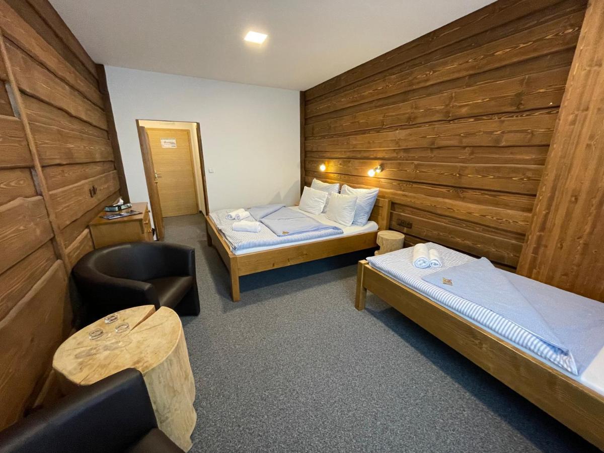 Hotel Kristian Kubova Hut Bagian luar foto