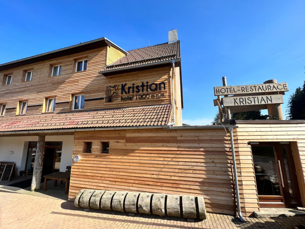 Hotel Kristian Kubova Hut Bagian luar foto