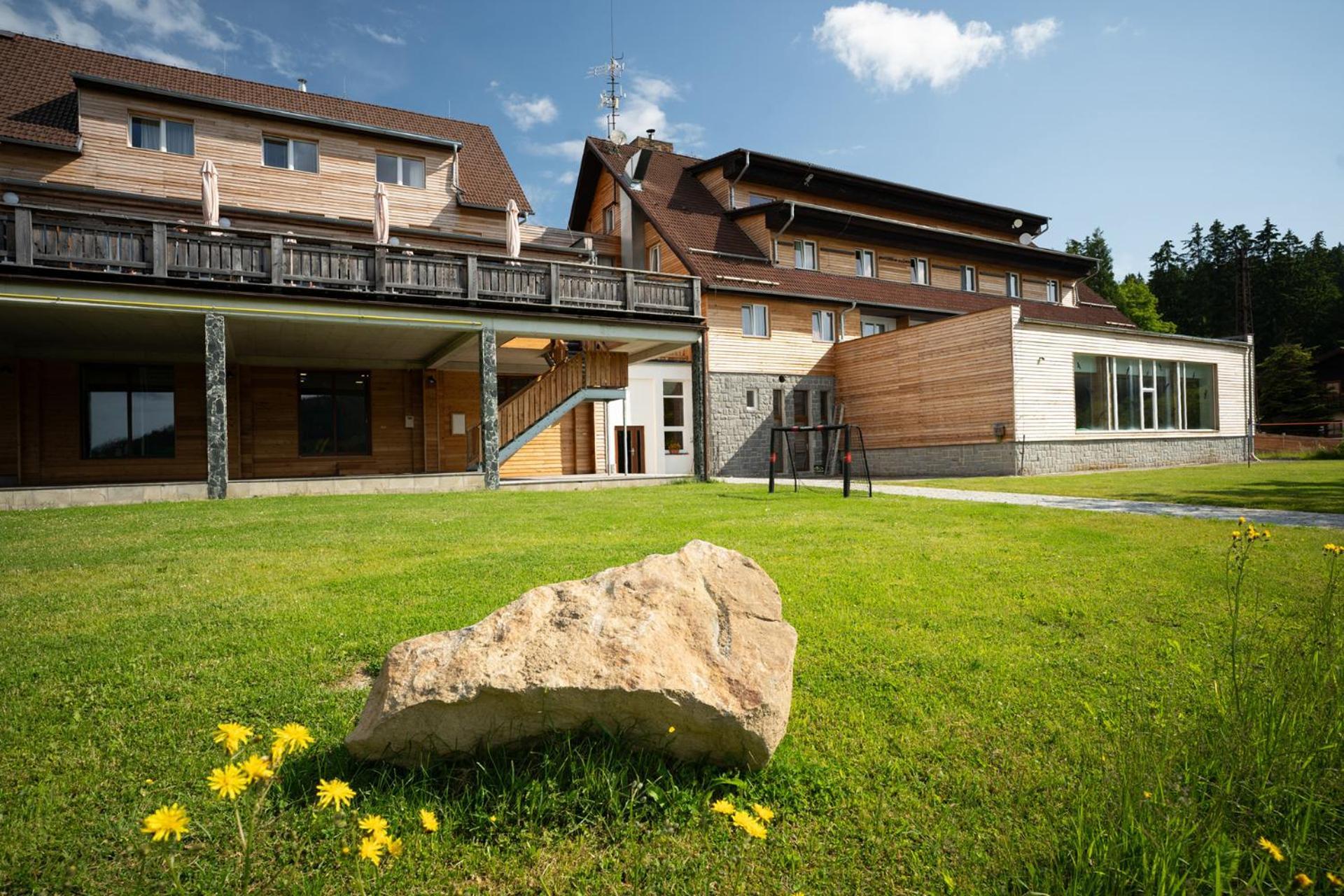 Hotel Kristian Kubova Hut Bagian luar foto