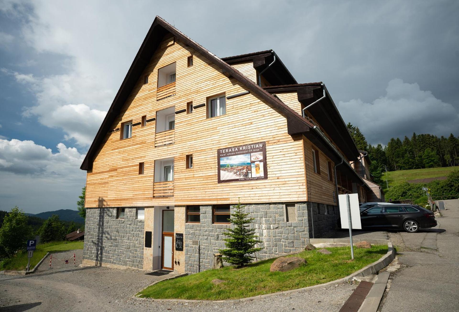Hotel Kristian Kubova Hut Bagian luar foto
