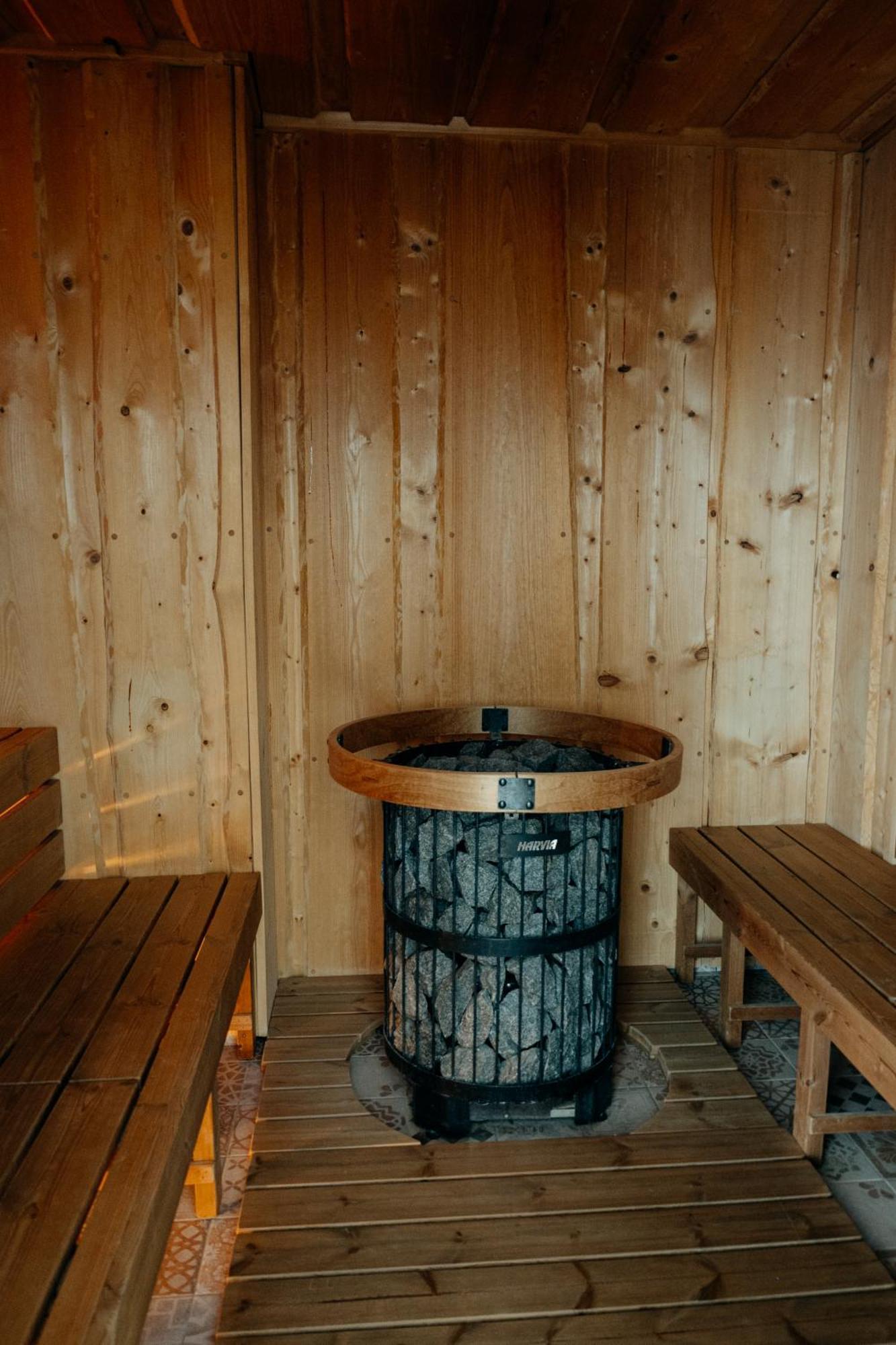 Hotel Kristian Kubova Hut Bagian luar foto