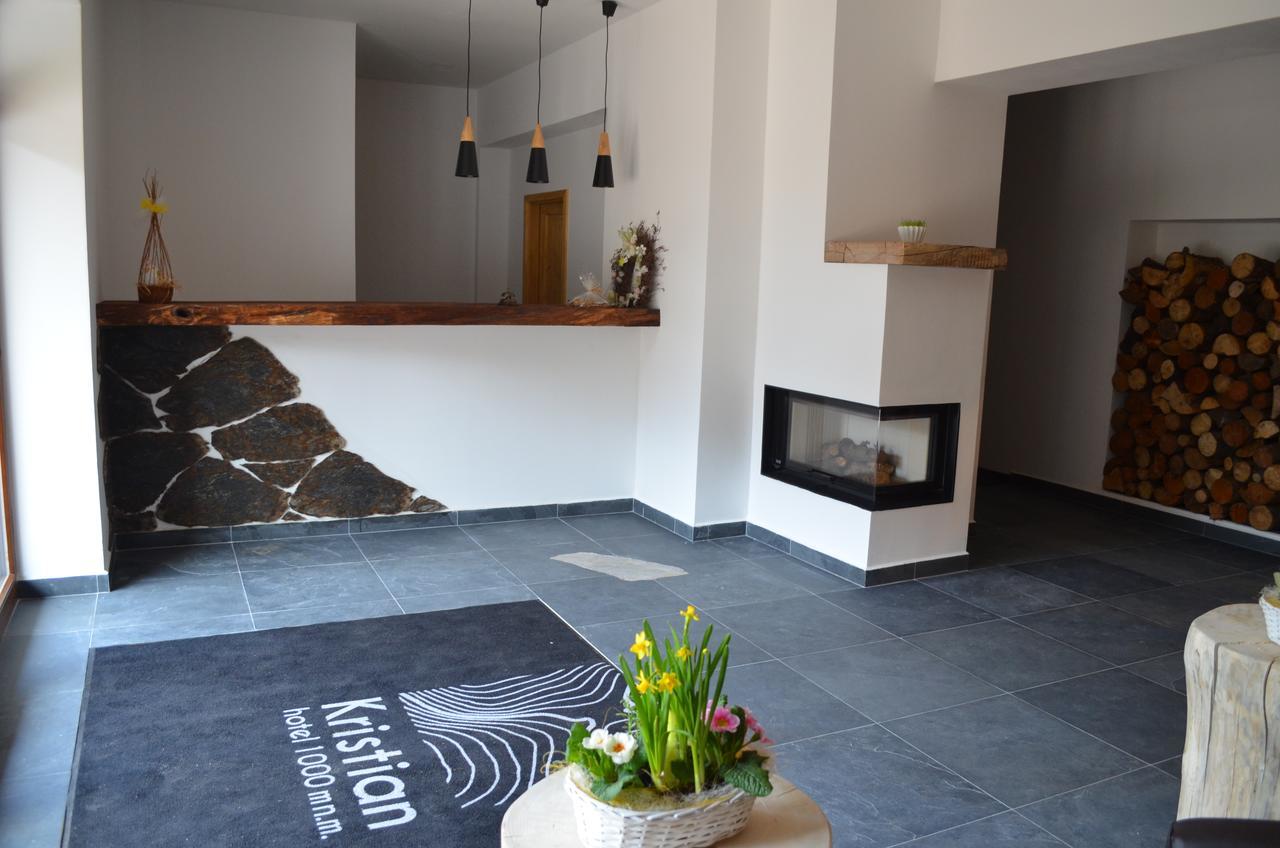Hotel Kristian Kubova Hut Bagian luar foto