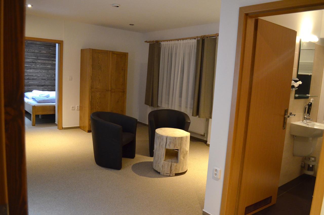 Hotel Kristian Kubova Hut Bagian luar foto