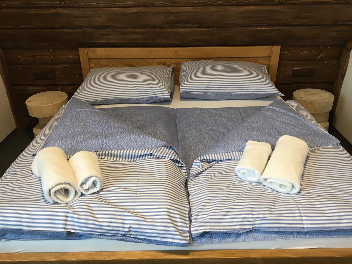 Hotel Kristian Kubova Hut Bagian luar foto