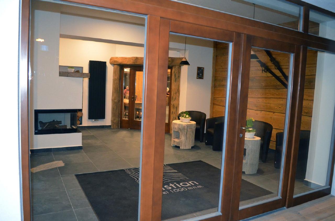 Hotel Kristian Kubova Hut Bagian luar foto