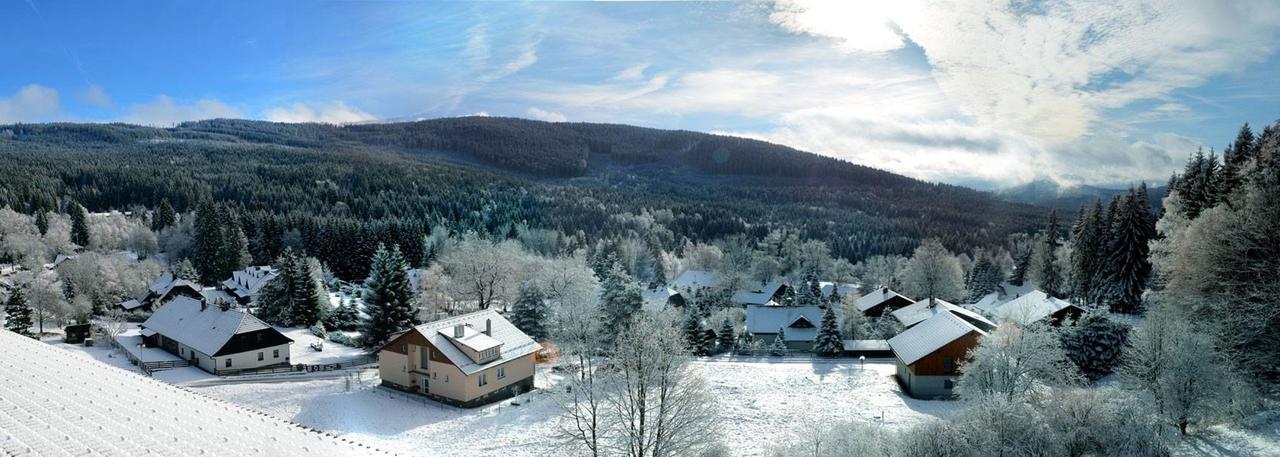 Hotel Kristian Kubova Hut Bagian luar foto