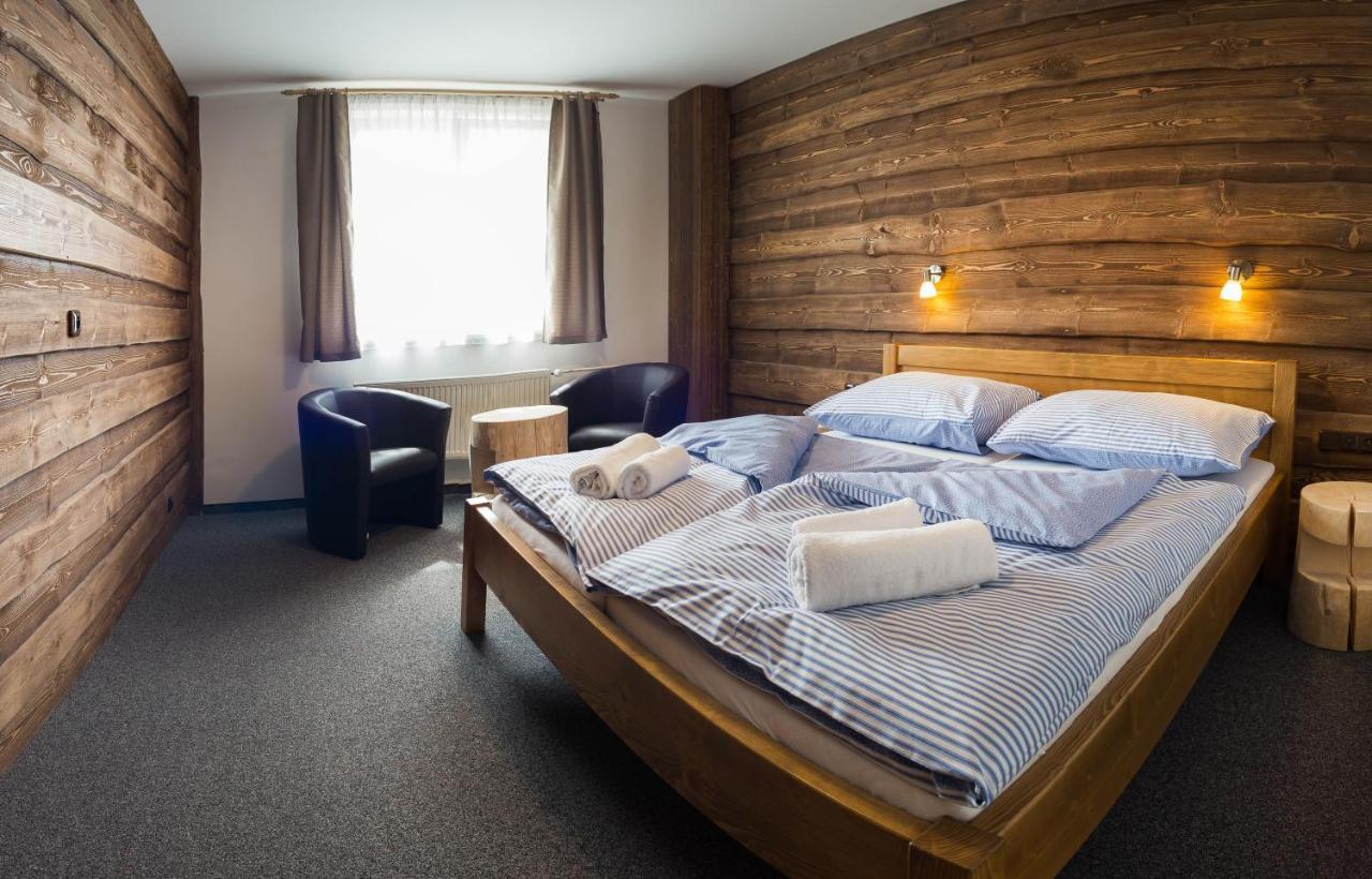Hotel Kristian Kubova Hut Bagian luar foto
