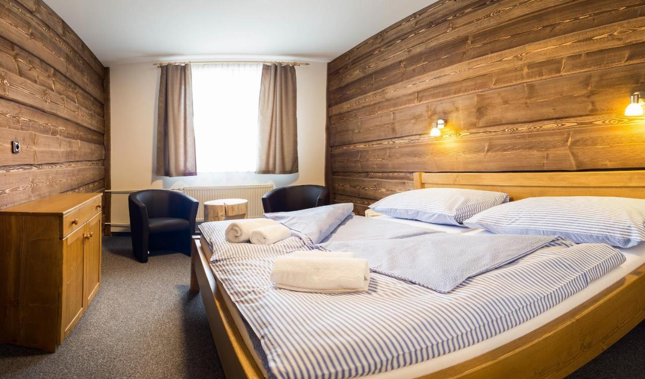 Hotel Kristian Kubova Hut Bagian luar foto