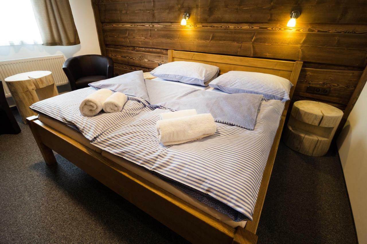 Hotel Kristian Kubova Hut Bagian luar foto