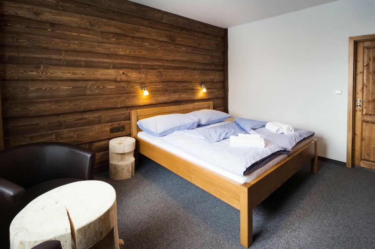 Hotel Kristian Kubova Hut Bagian luar foto